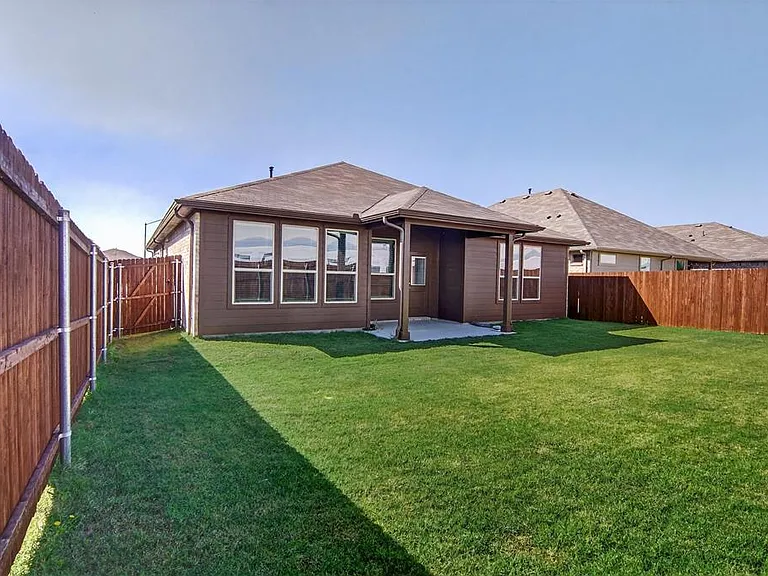 15536 Halstead Ln — Photo 19