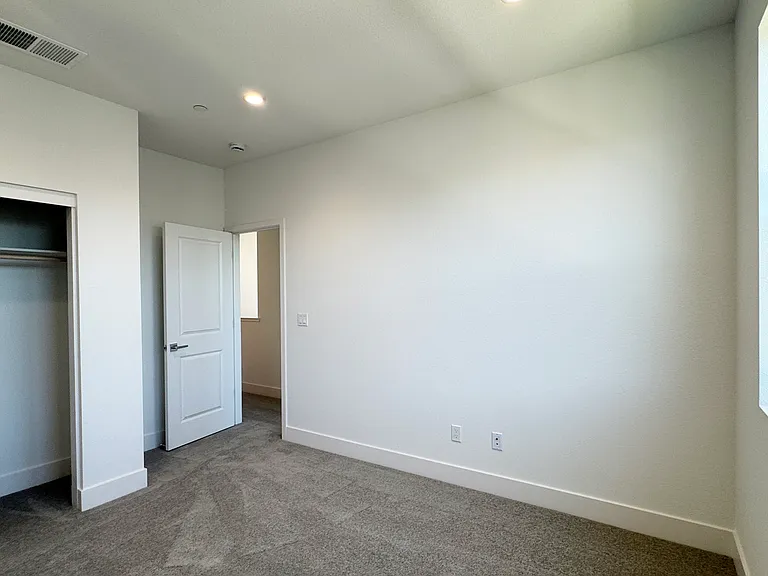 5017 Seashell Ter — Photo 33
