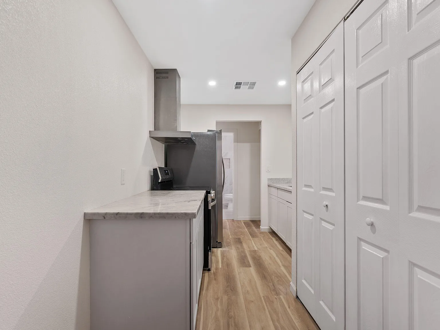 4 bed, 3.0 bath, 2200 sqft, $1,105 — Photo 4