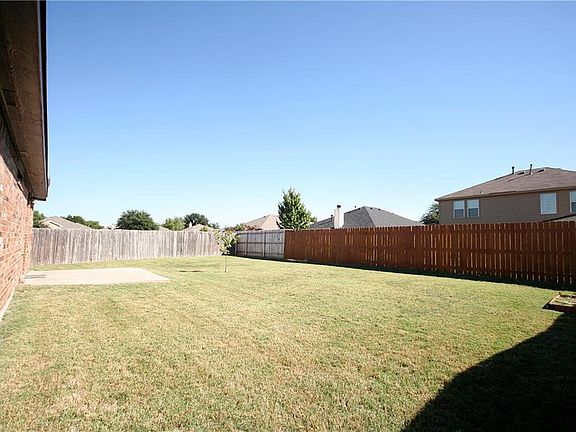 3rd image of 1946 Livingston Ln