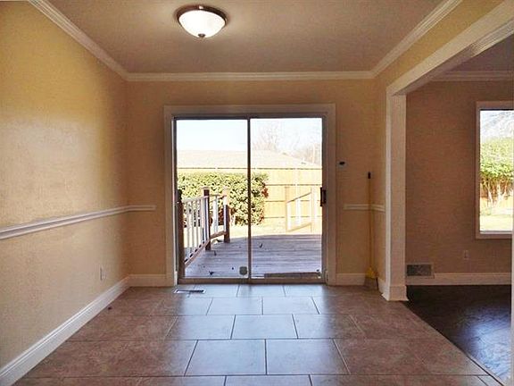 4th image of 2418 Mesa Dr