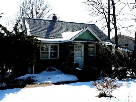 2nd image of 1903 Lakes Rd