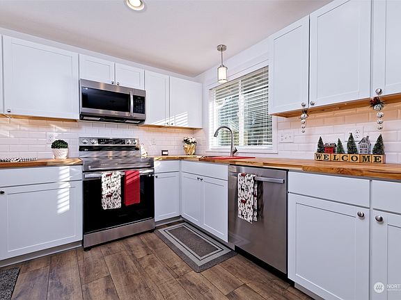 5th image of 680 NE Conifer Drive