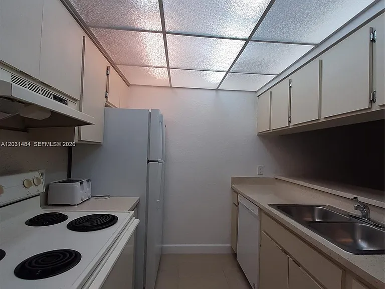 8160 Geneva Way #316 — Photo 2