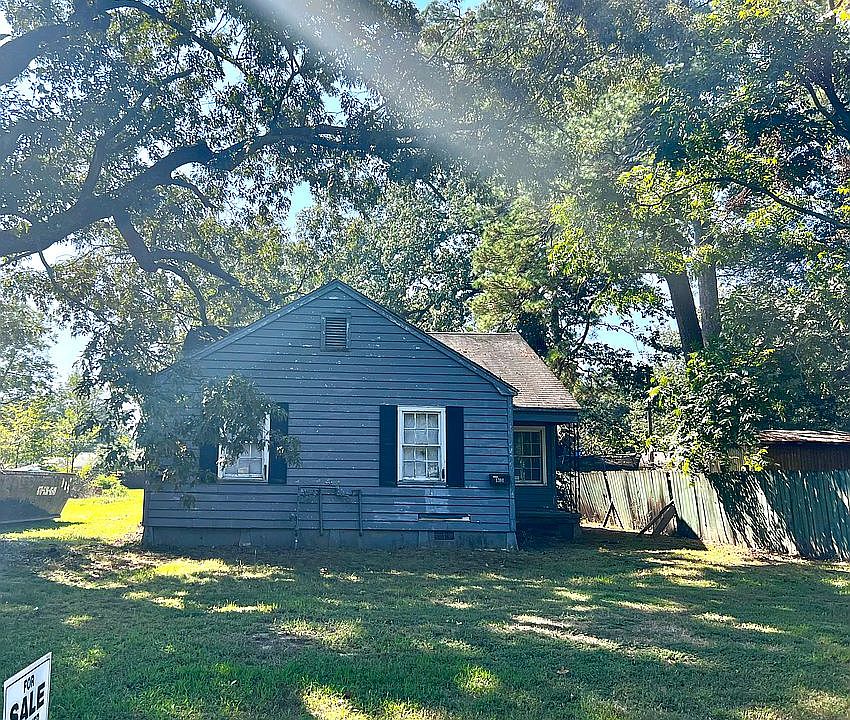 1st image of 1302 W 31st Ave