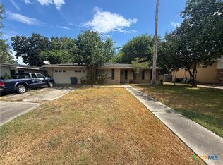530 Willowick Dr, Port Lavaca, TX 77979