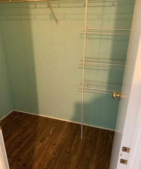 1 bedroom walk in closet