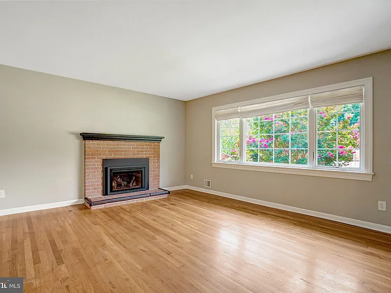 821 N Latham St — Photo 9