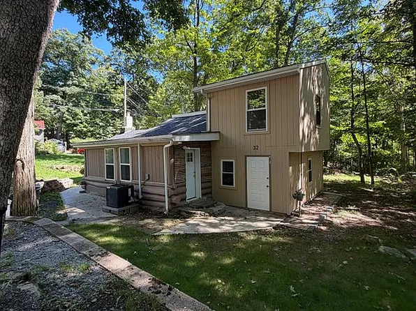 32 E Park Dr, West Milford, NJ 07480