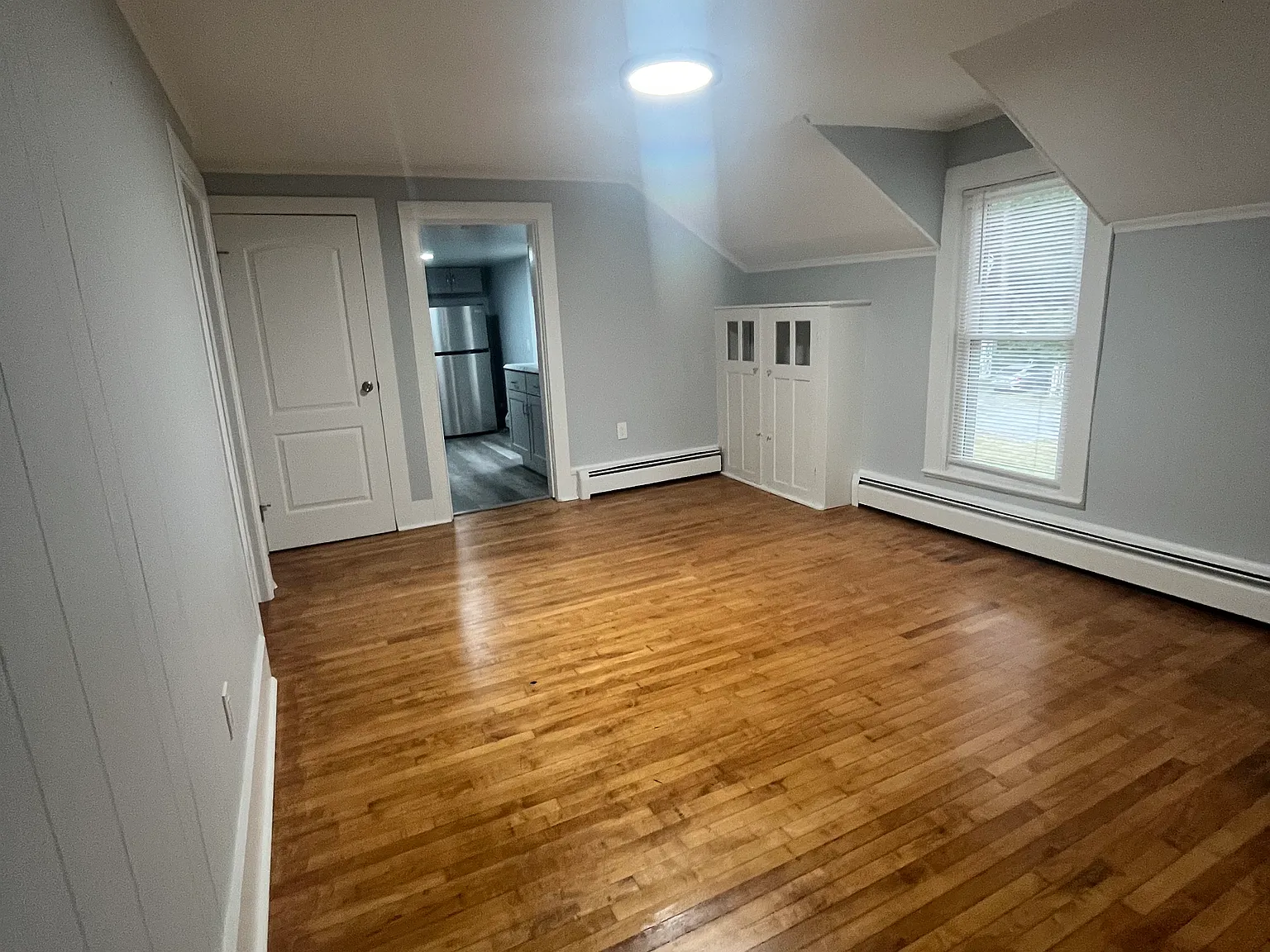 3 bed, $1,880 — Photo 3