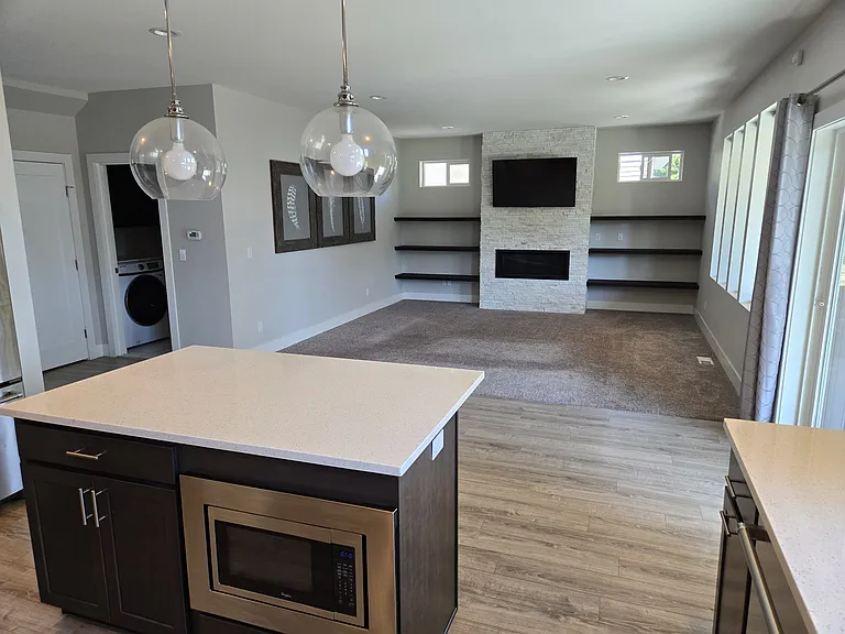 1410 Foxtail St — Photo 11
