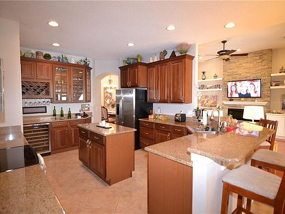 5th image of 707 Duff Dr
