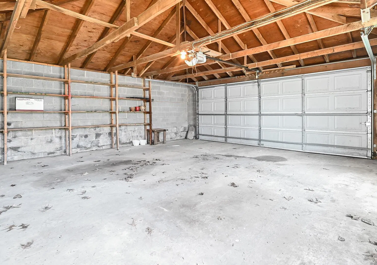 4 bed, 2300 sqft, $2,800 — Photo 3
