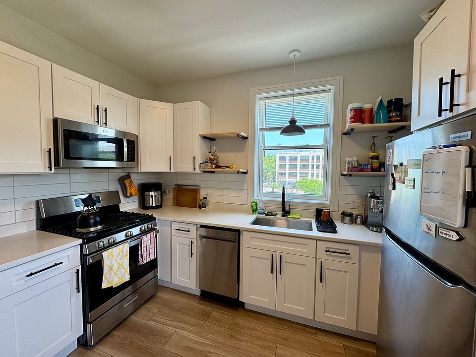 1st image of 1021 W Montana St #3