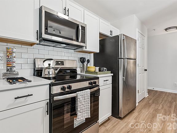 3rd image of 1638 Arlyn Cir APT G