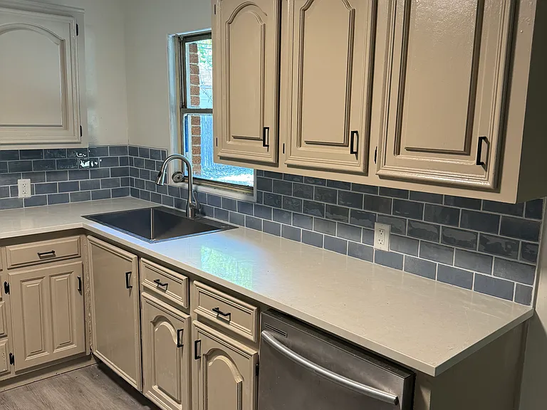 8025 Laura St — Photo 11