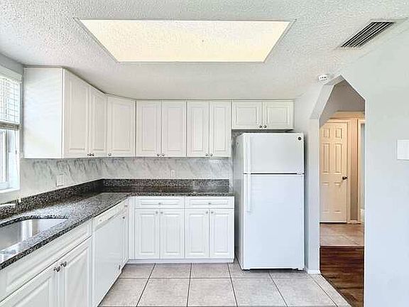 5th image of 4725 39th Ave N APT 101