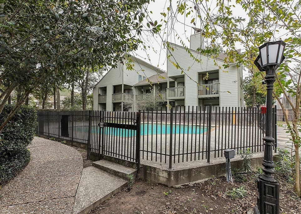 1st image of 17417 Red Oak Dr APT 111