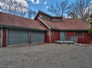 582 E Lakeview Dr, Lake Ariel, PA 18436