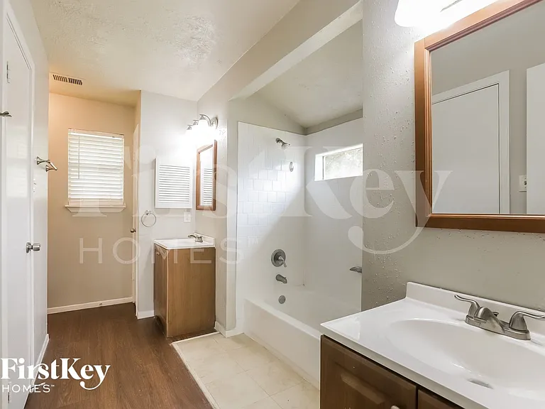 17522 Davenway Dr — Photo 10