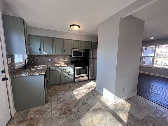 2nd image of 1177 Saint Paul Ave
