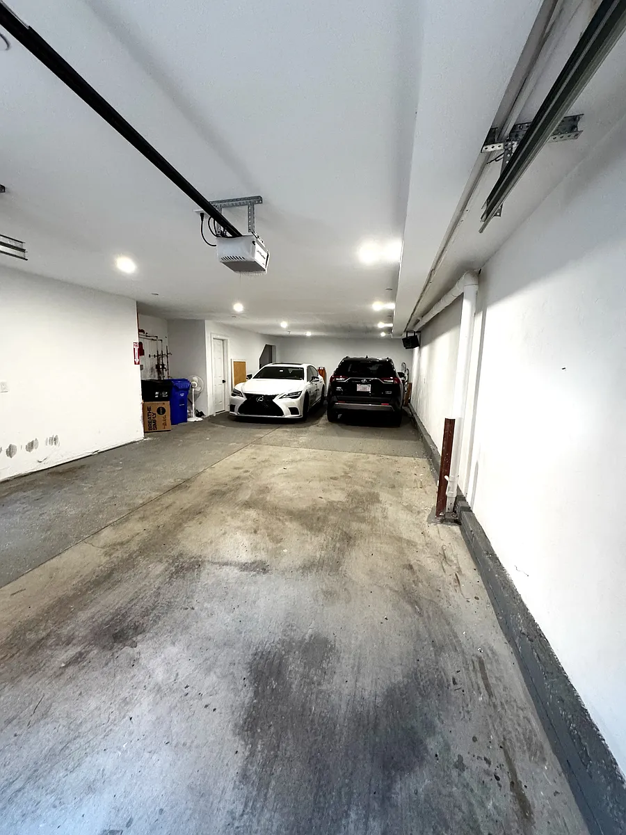 Building Photo - 303 Silver St #1