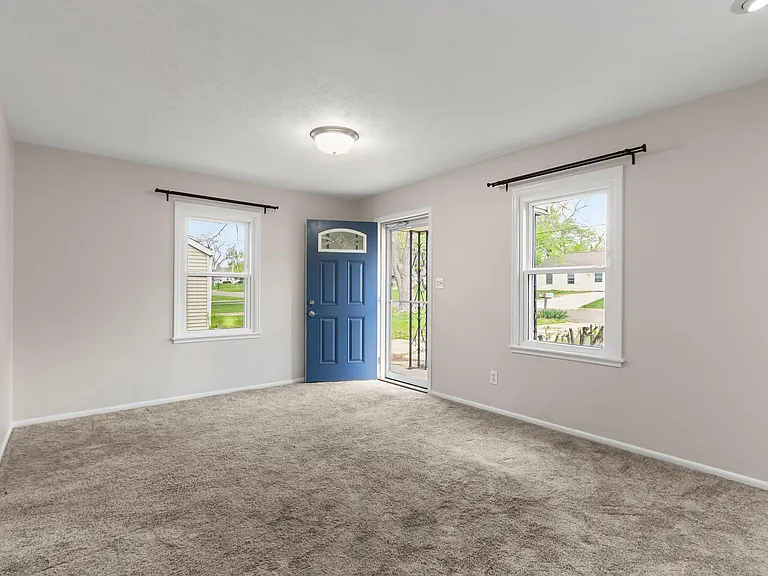 5209 N Glen Elm Dr — Photo 2