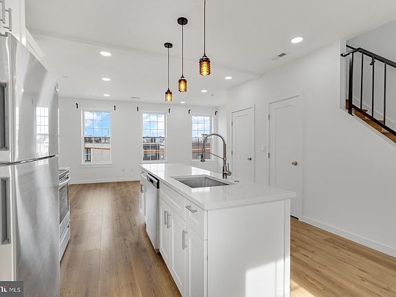 2nd image of 2045 Trenton Ave Unit 10
