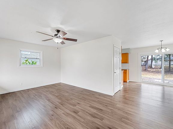 4th image of 2627 Westwood Pl
