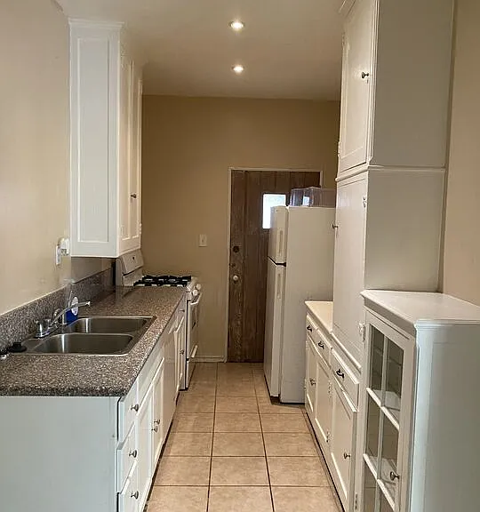 476 Landfair Ave #104 — Photo 6