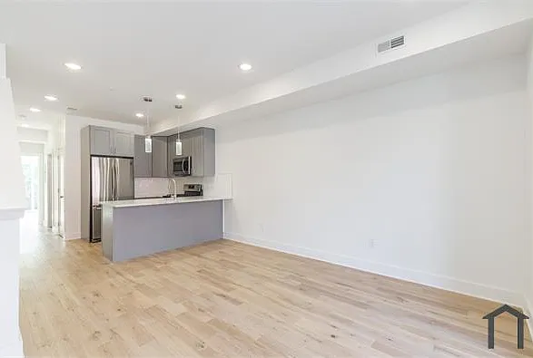 2410 W Master St #2 — Photo 4