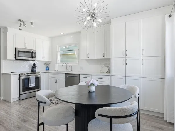 7719 71st Ave NW, Edmonton, AB T6C 0A9