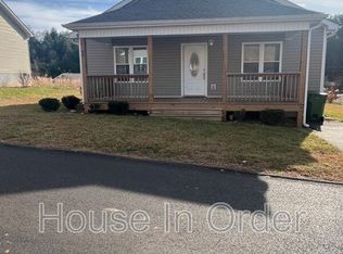 60 Patriot Pl, Mars Hill, NC 28754