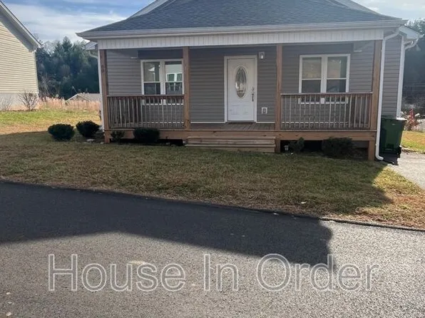 60 Patriot Pl, Mars Hill, NC 28754