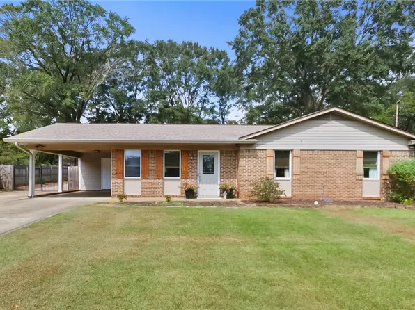 5208 Applewood Dr, Northport, AL 35473