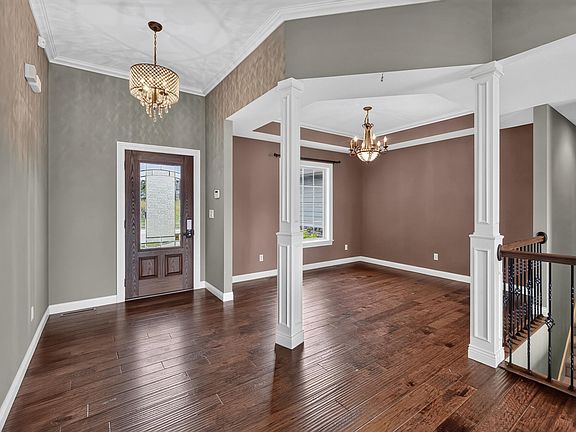 5th image of 2010 Surrey Ct