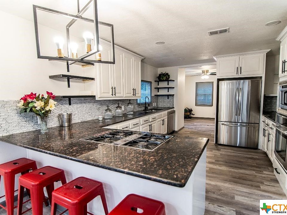 202 Coke St, Yoakum, TX 77995 Zillow