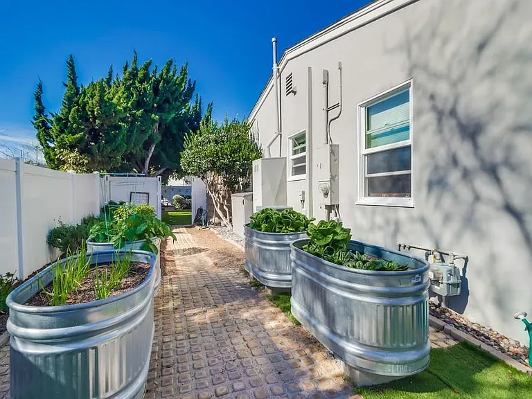 984 Catalina Blvd — Photo 28