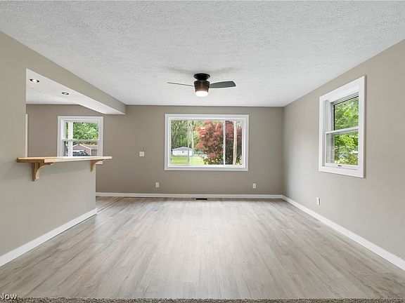 5th image of 364 Sewell Ave