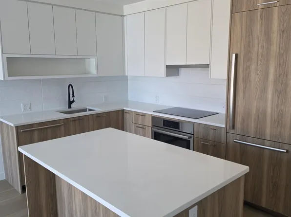 8398 Oak St #203, Vancouver, BC V6P 0L9