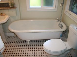 6989 Pinehaven Rd, Oakland, CA 94611