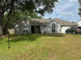 7005 Oakhurst Dr, Ocean Springs, MS 39564