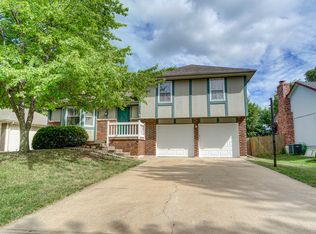 9343 Cottonwood St, Lenexa, KS 66215