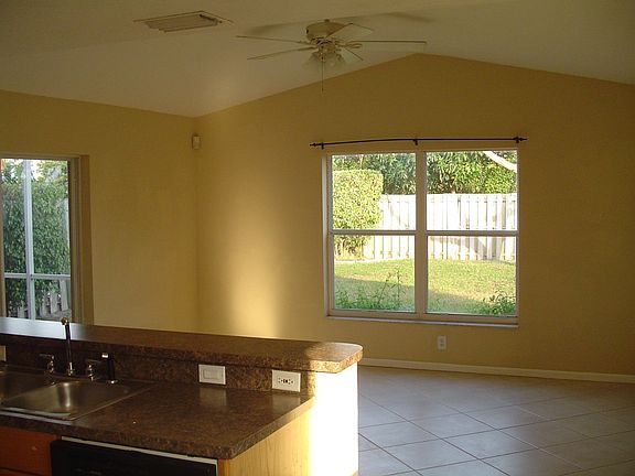 FAMILY/GREAT ROOM