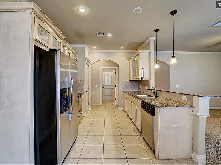 906 SW 81st St — Photo 5