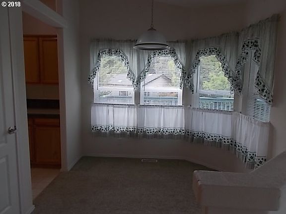 5th image of 418 Knoll Terrace Dr