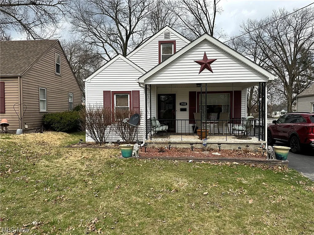 1930 Brownlee Ave photo 1