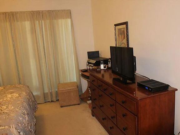 4th image of 3610 Idle Hour Dr