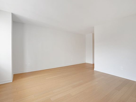 4th image of Columbus Cir #N9h