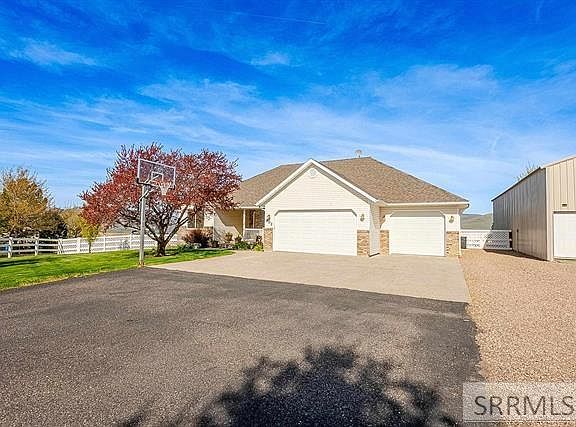 4th image of 802 E Madlee Rd